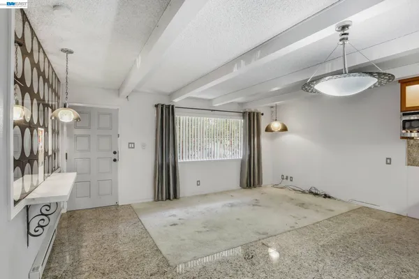 $1,250,000 | 2550 Damuth Street, Oakland, CA 94602