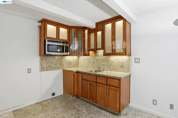 $1,250,000 | 2550 Damuth Street, Oakland, CA 94602