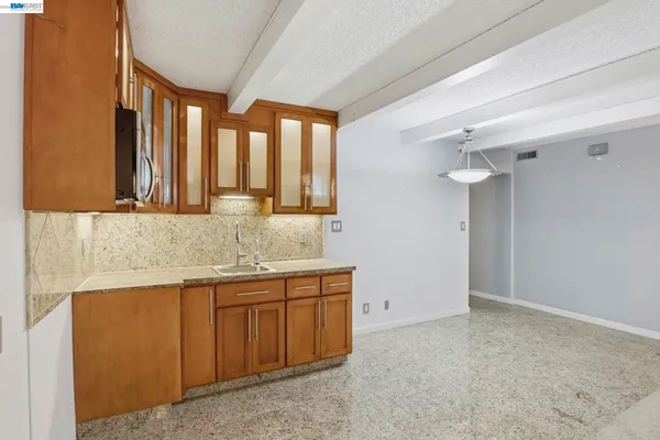 $1,250,000 | 2550 Damuth Street, Oakland, CA 94602