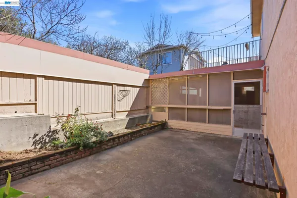 $1,250,000 | 2550 Damuth Street, Oakland, CA 94602