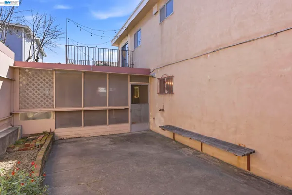 $1,250,000 | 2550 Damuth Street, Oakland, CA 94602