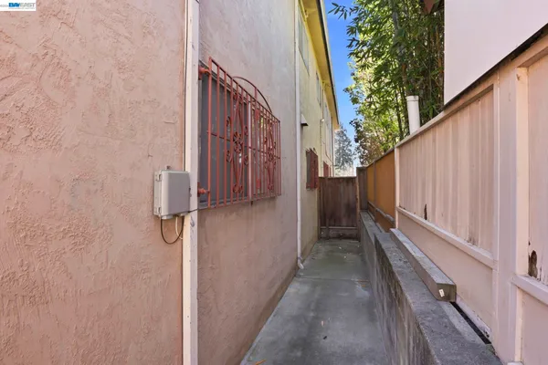 $1,250,000 | 2550 Damuth Street, Oakland, CA 94602