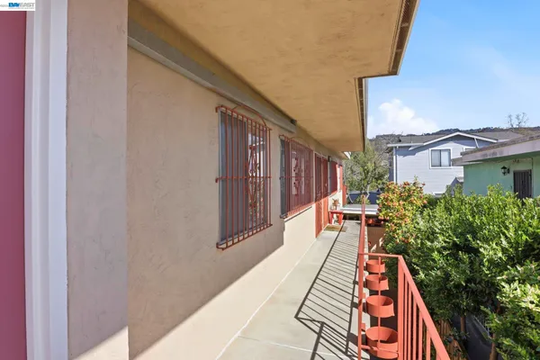 $1,250,000 | 2550 Damuth Street, Oakland, CA 94602