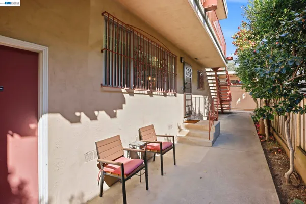 $1,250,000 | 2550 Damuth Street, Oakland, CA 94602