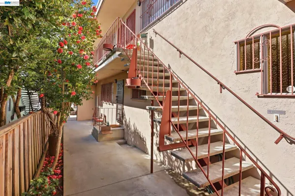 $1,250,000 | 2550 Damuth Street, Oakland, CA 94602