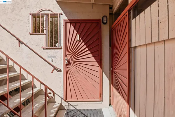 $1,250,000 | 2550 Damuth Street, Oakland, CA 94602