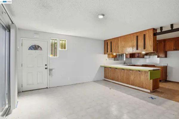 $1,250,000 | 2550 Damuth Street, Oakland, CA 94602