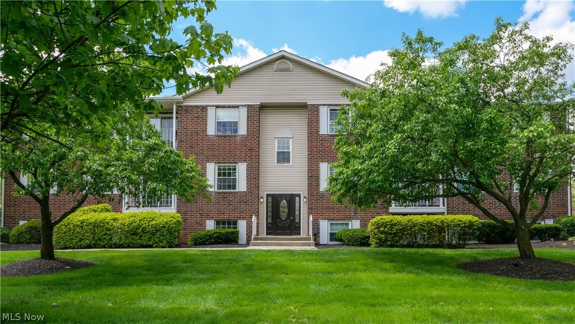 10790 Ravenna Road, Unit 101 Twinsburg, OH 44087 - Photo 1 of 27 beautifully updated first floor condo in low maintance Twinsburg community
