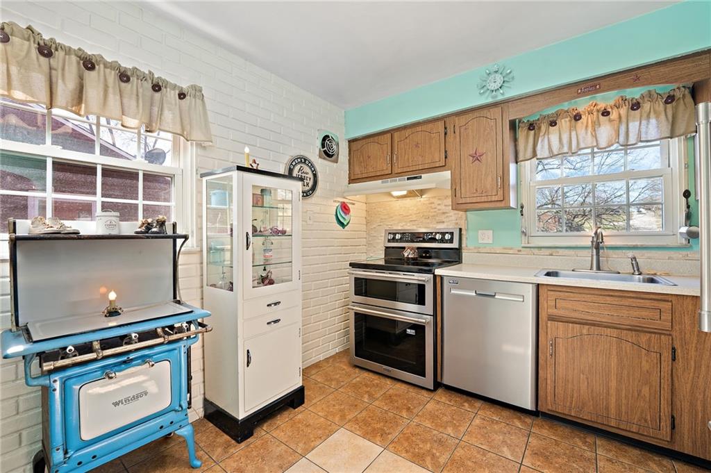4944 McAnulty Road Pittsburgh, PA 15236 - Photo 8 of 25 Gallery Image 8