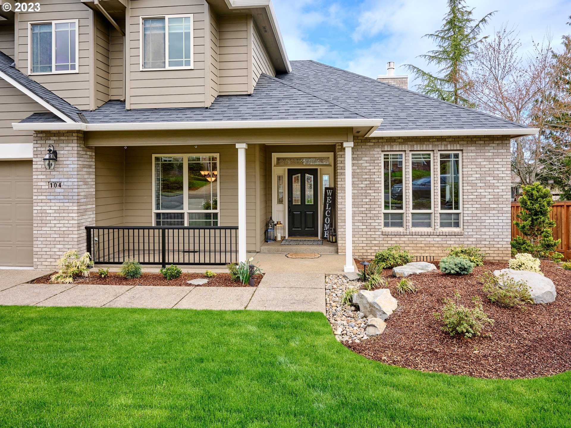 104 Breyonna Way Silverton, OR 97381 - Photo 2 of 45 a front view of a house with garden
