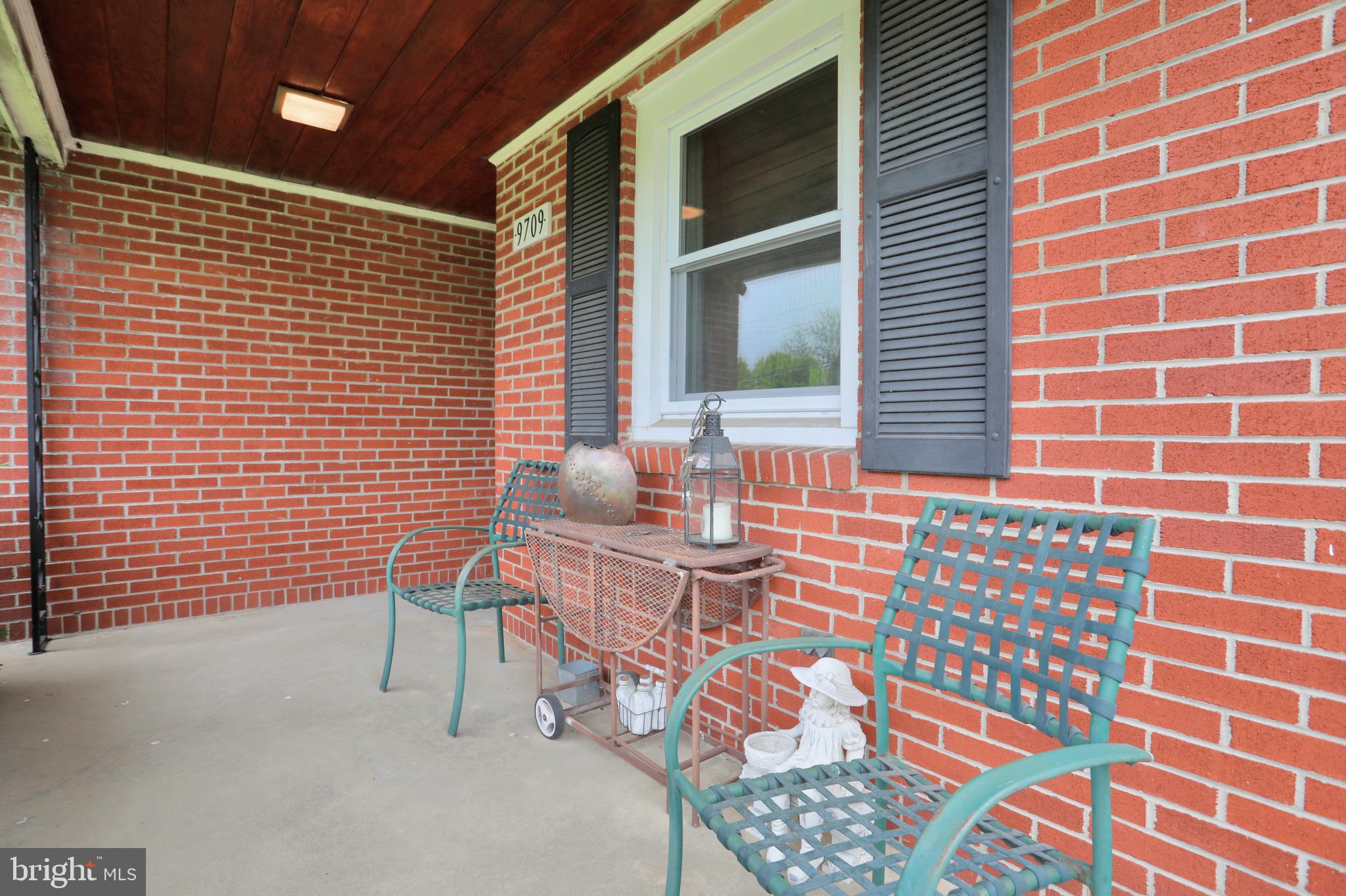 9709 Clover Heights Road Hagerstown, MD 21740 - Photo 4 of 37 Front Porch