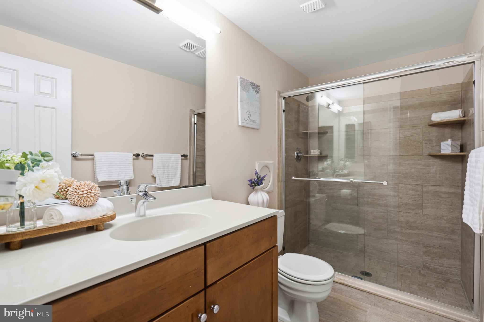 8943 Park Forest Drive Springfield, VA 22152 - Photo 48 of 74 En-suite bathroom