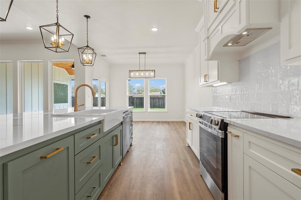 920 Gallant Fox Hewitt, TX 76643 - Photo 4 of 36 a large kitchen with granite countertop a large stove a sink dishwasher a oven with wooden floor