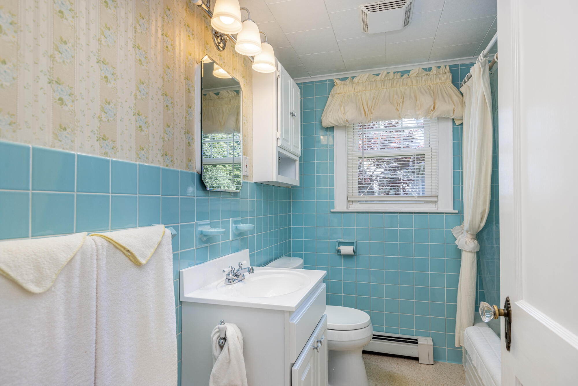 19 Keswick Road South Portland, ME 04106 - Photo 11 of 31 Bathroom