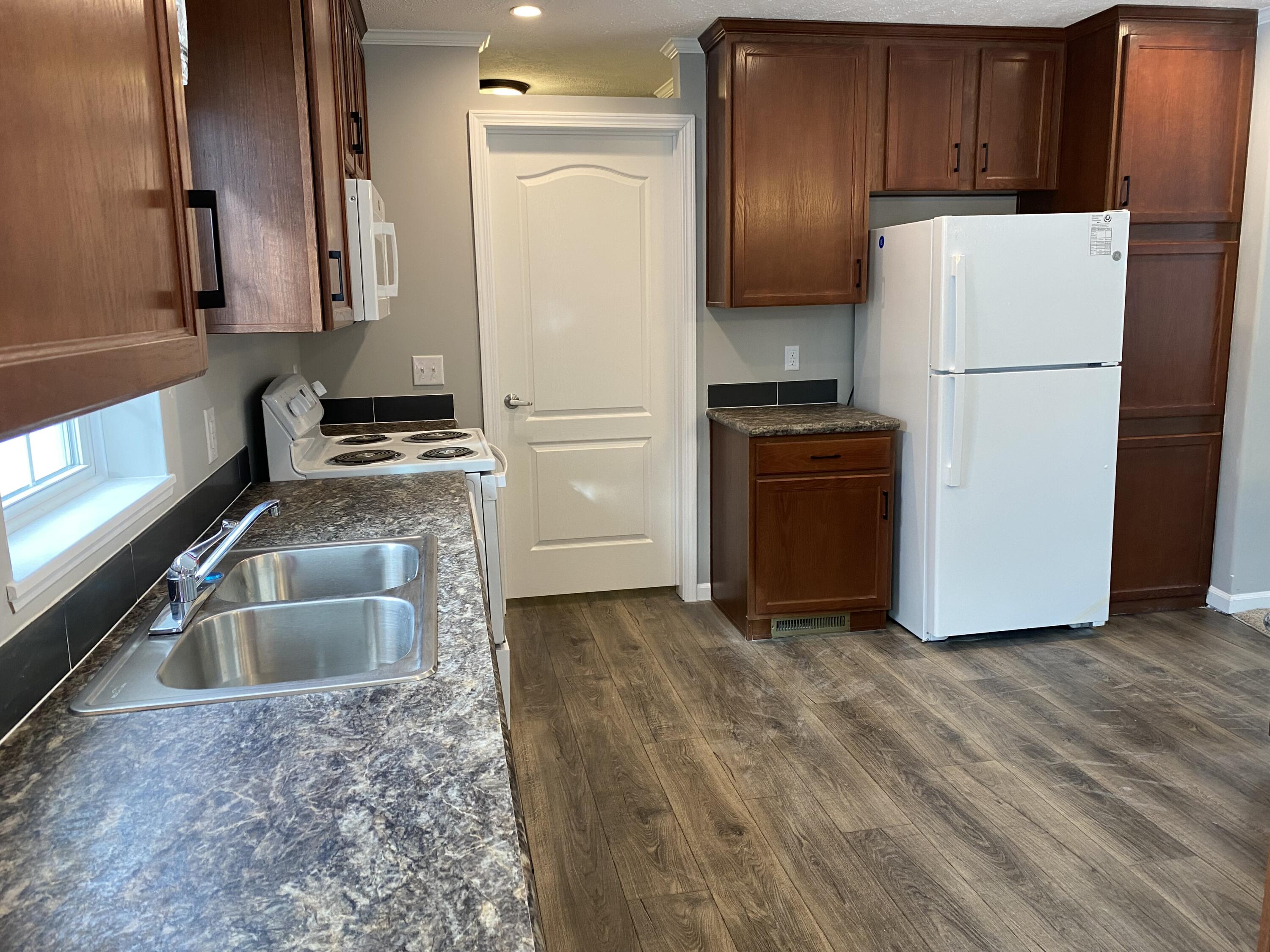 129 9th Street Morley, MI 49336 - Photo 4 of 31 IMG_0747