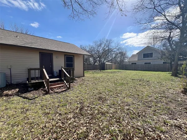 $1,625 | 201 Kirksey Street, Waxahachie, TX 75165