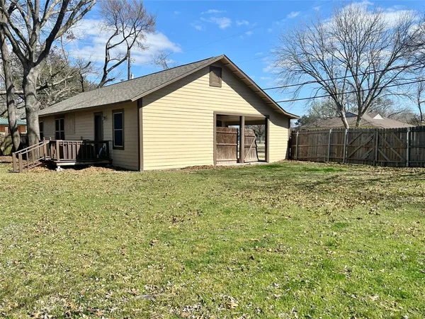 $1,625 | 201 Kirksey Street, Waxahachie, TX 75165