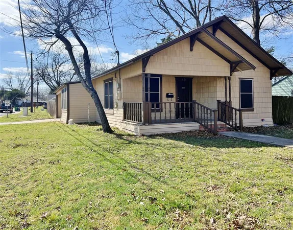 $1,625 | 201 Kirksey Street, Waxahachie, TX 75165
