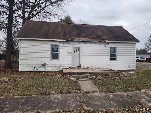 $29,900 | 402 East 7th Street, Staunton, IL 62088