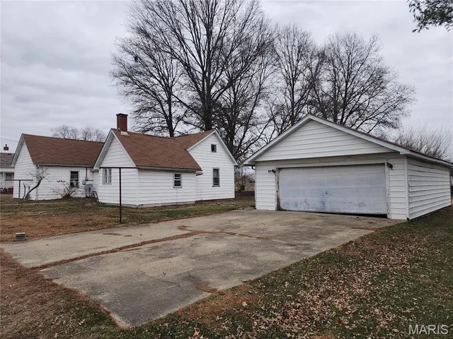 $35,000 | 402 East 7th Street, Staunton, IL 62088
