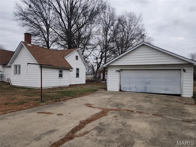 $35,000 | 402 East 7th Street, Staunton, IL 62088
