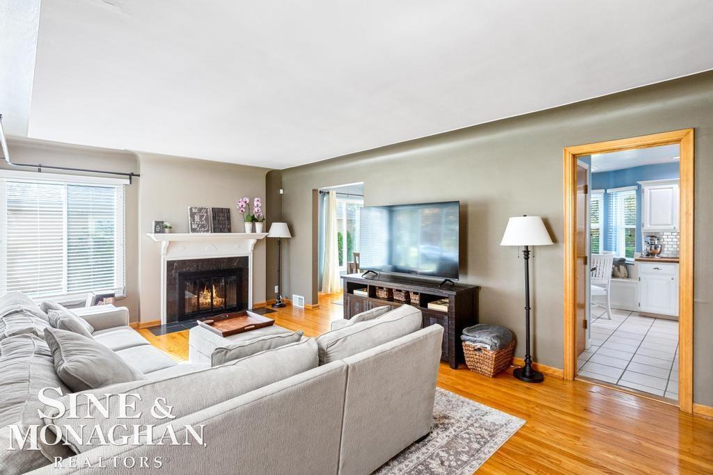 1075 Hawthorne Road Grosse Pointe, MI 48236 - Photo 5 of 39