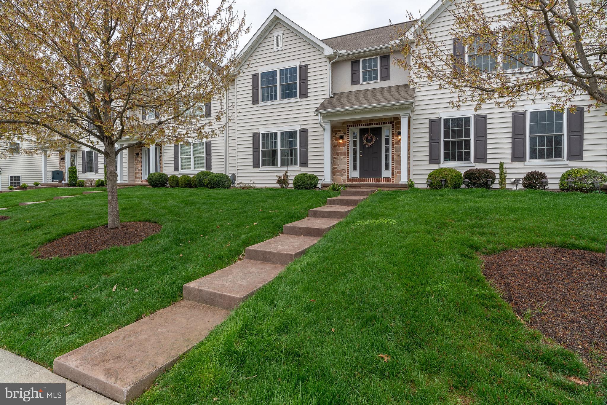 128 Baneberry Lane Lititz, PA 17543 - Photo 3 of 35 Gallery Image 3