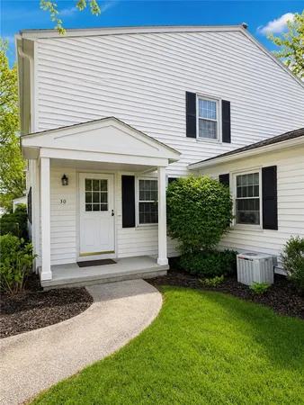 $179,000 | 30 Foxcroft Trail, Perinton, NY 14450