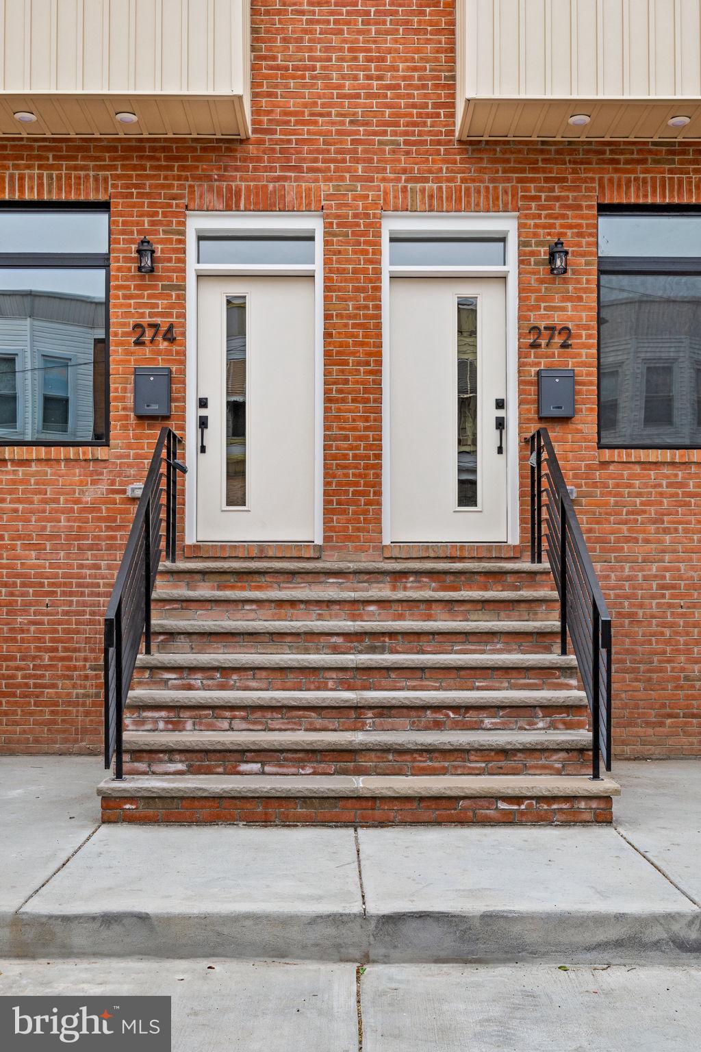 272 South Frazier Street Philadelphia, PA 19139 - Photo 2 of 34 front view of a house