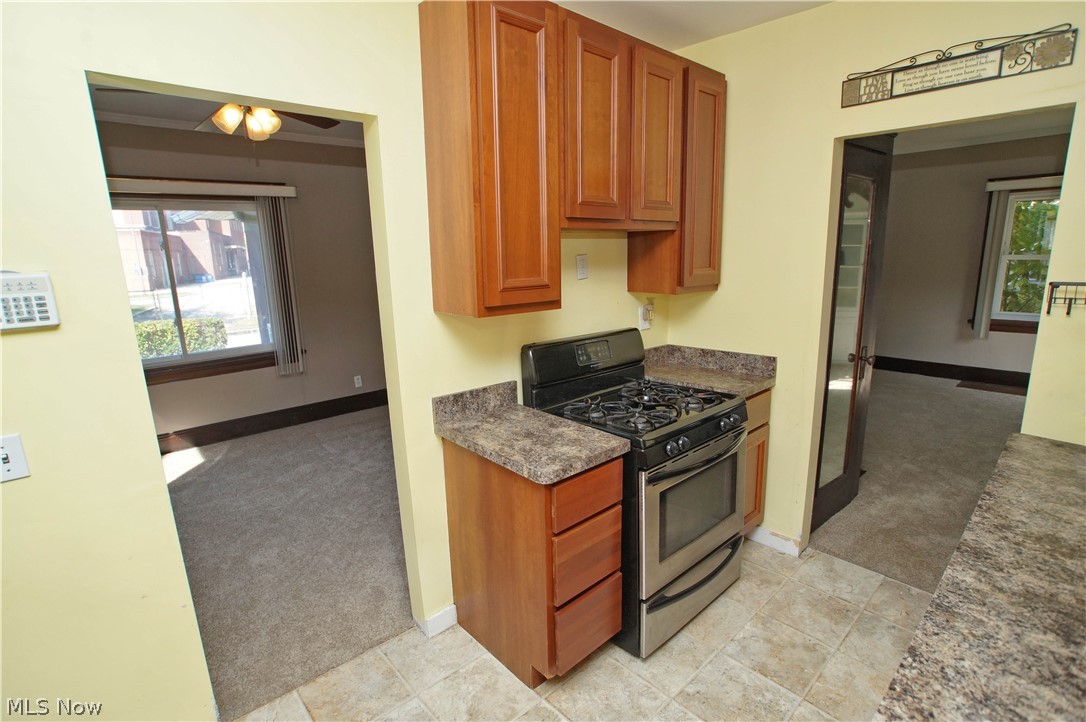 16312 Helmsdale Road Cleveland, OH 44112 - Photo 17 of 28