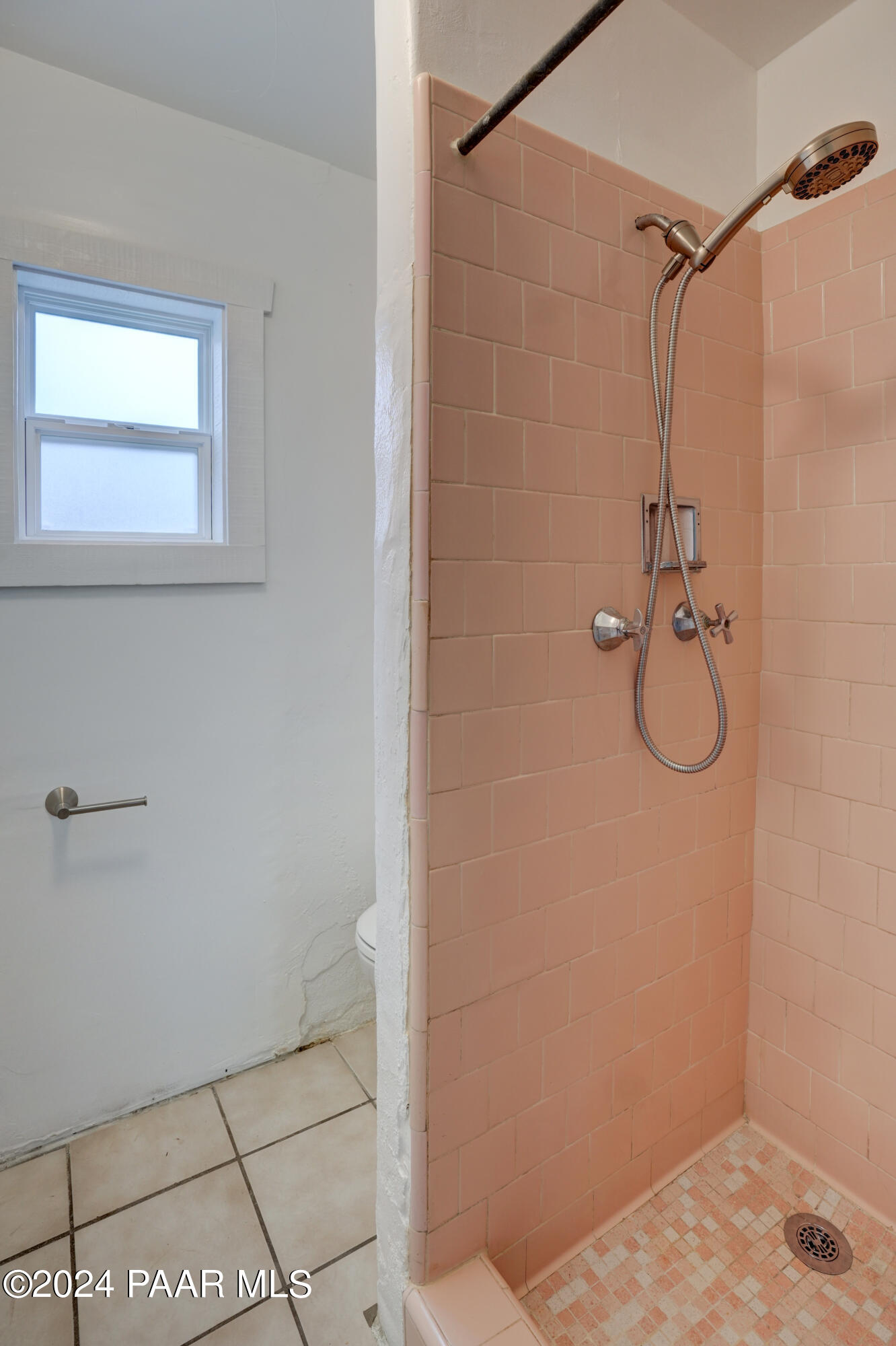 925 Ruth Street, Unit B Prescott, AZ 86301 - Photo 13 of 15 a bathroom with a shower