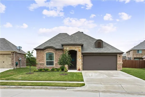 $2,500 | 260 Hilltop Drive, Justin, TX 76247