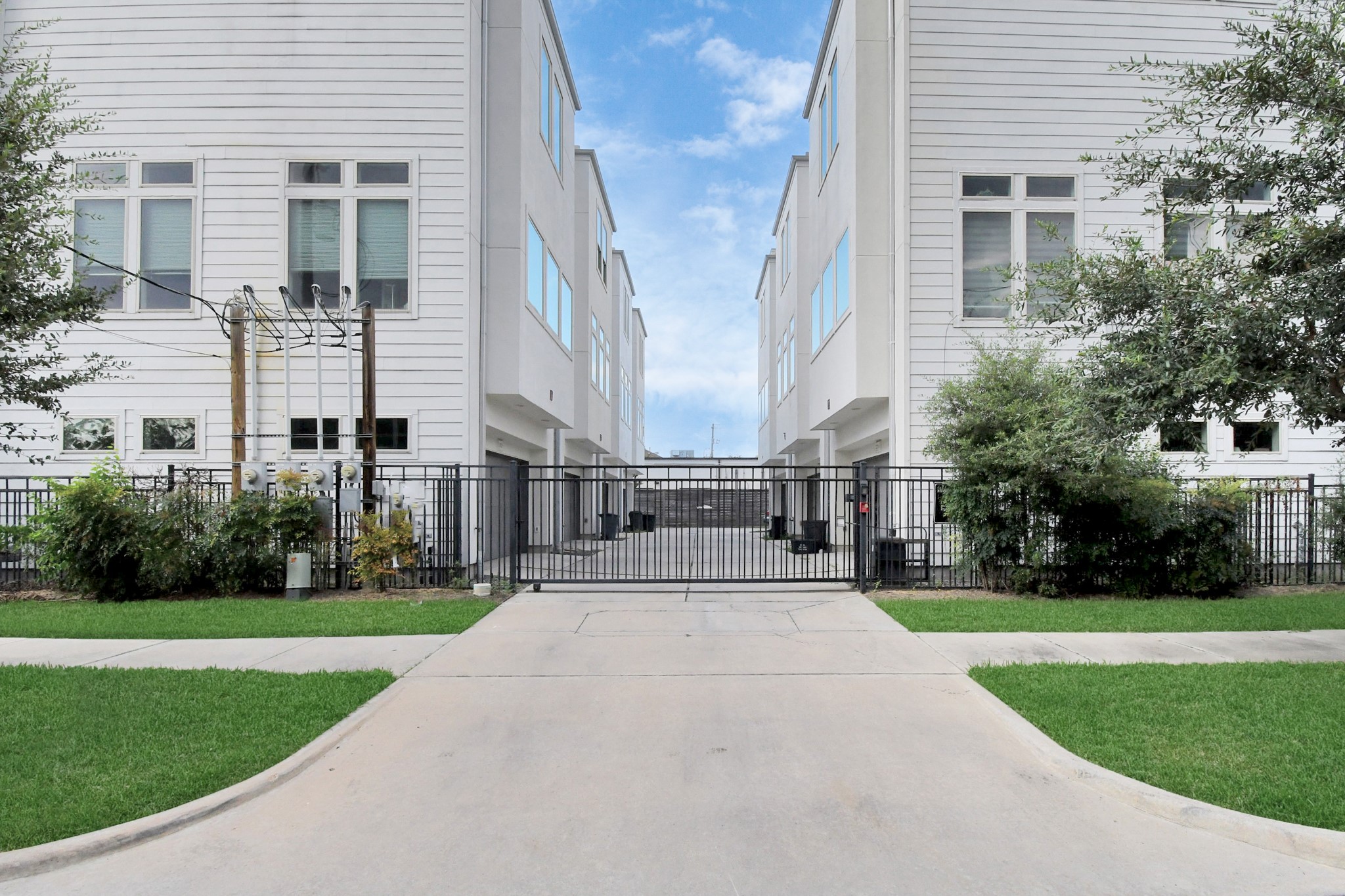 1315 Nagle Street Houston, TX 77003 - Photo 27 of 29 front view of house with a yard