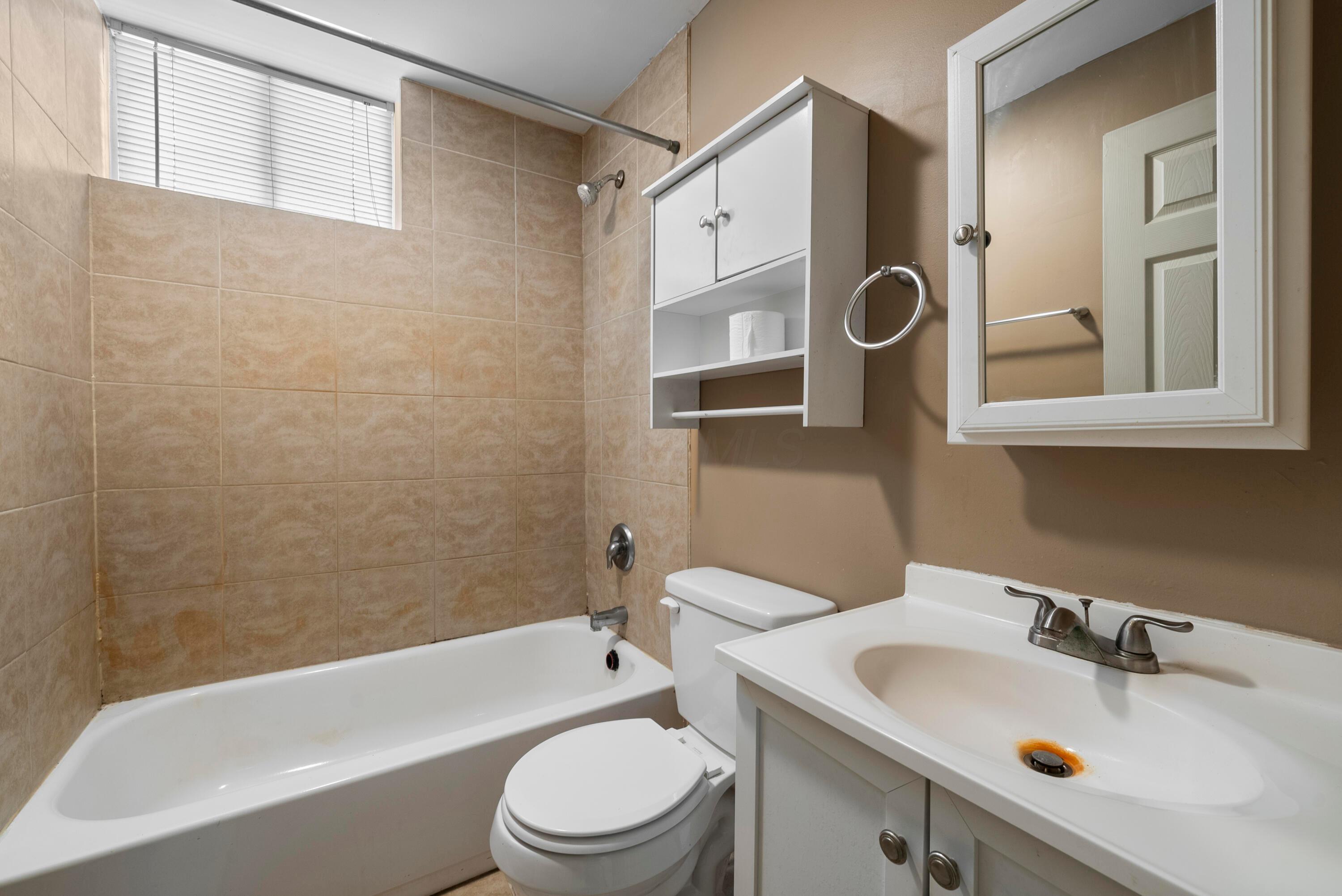 2589 Abington Road Columbus, OH 43231 - Photo 11 of 16 11 - Downstairs Bathroom