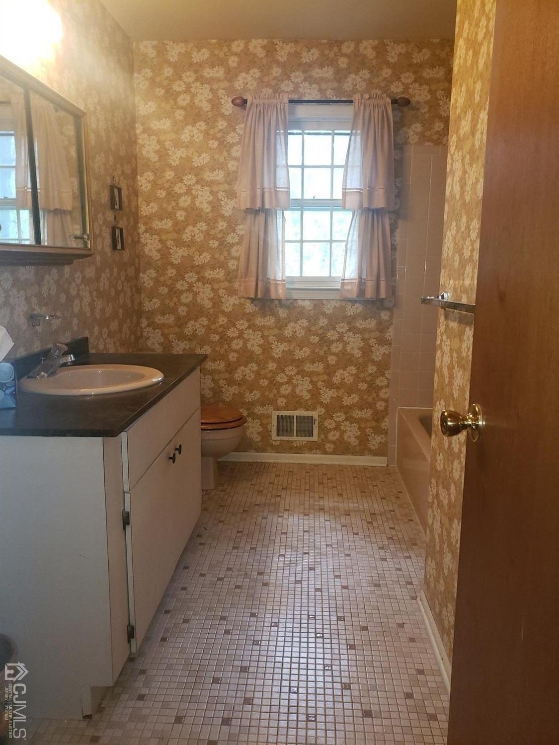 106 Fairfield Road Princeton, NJ 08540 - Photo 17 of 29 a bathroom with a granite countertop sink a toilet and a bathtub