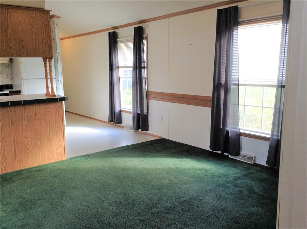 631 Deana Way Rochester, PA 15074 - Photo 4 of 15 Living Room