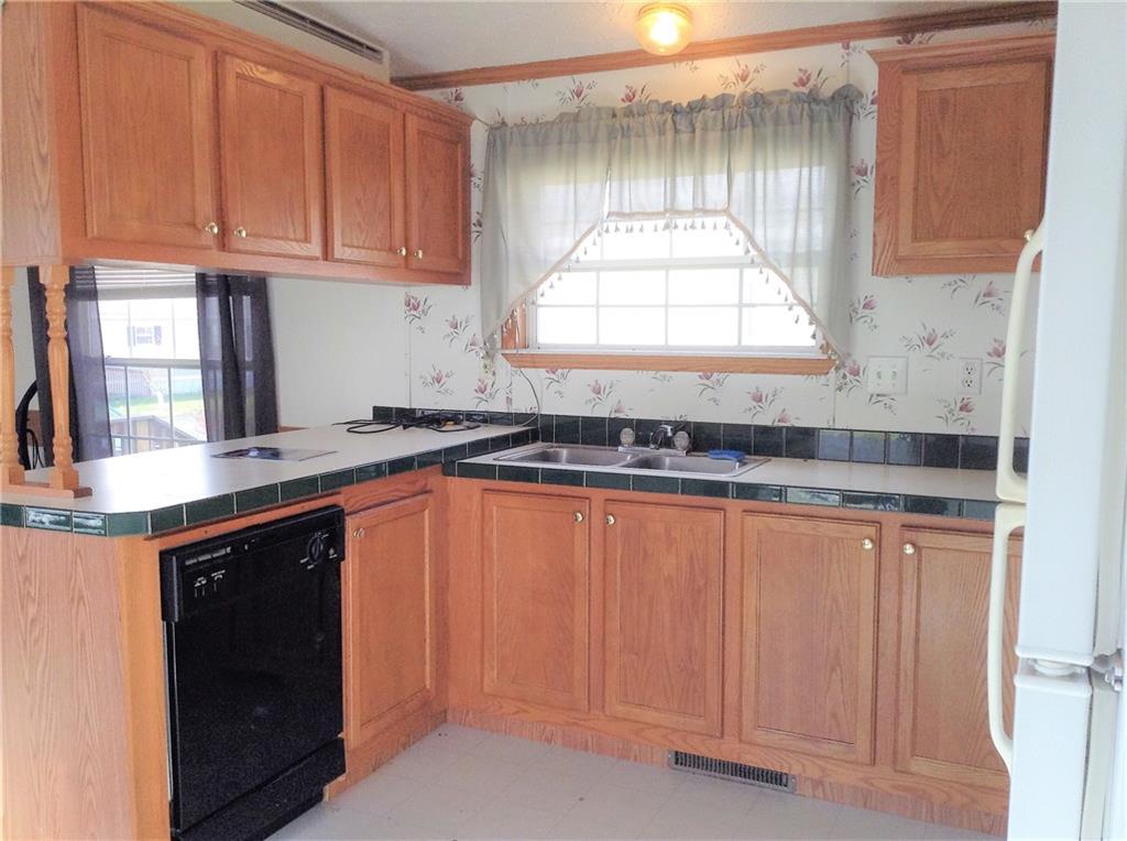 631 Deana Way Rochester, PA 15074 - Photo 6 of 15 Kitchen