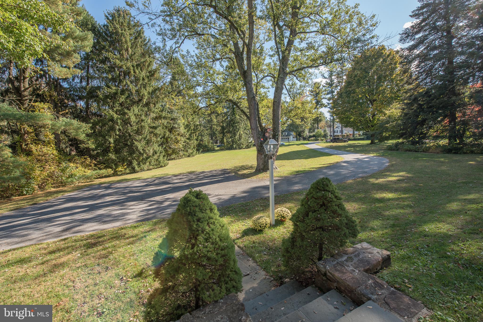 34 Wistar Road Villanova, PA 19085 - Photo 6 of 40 Elegant, long driveway with ample parking apron