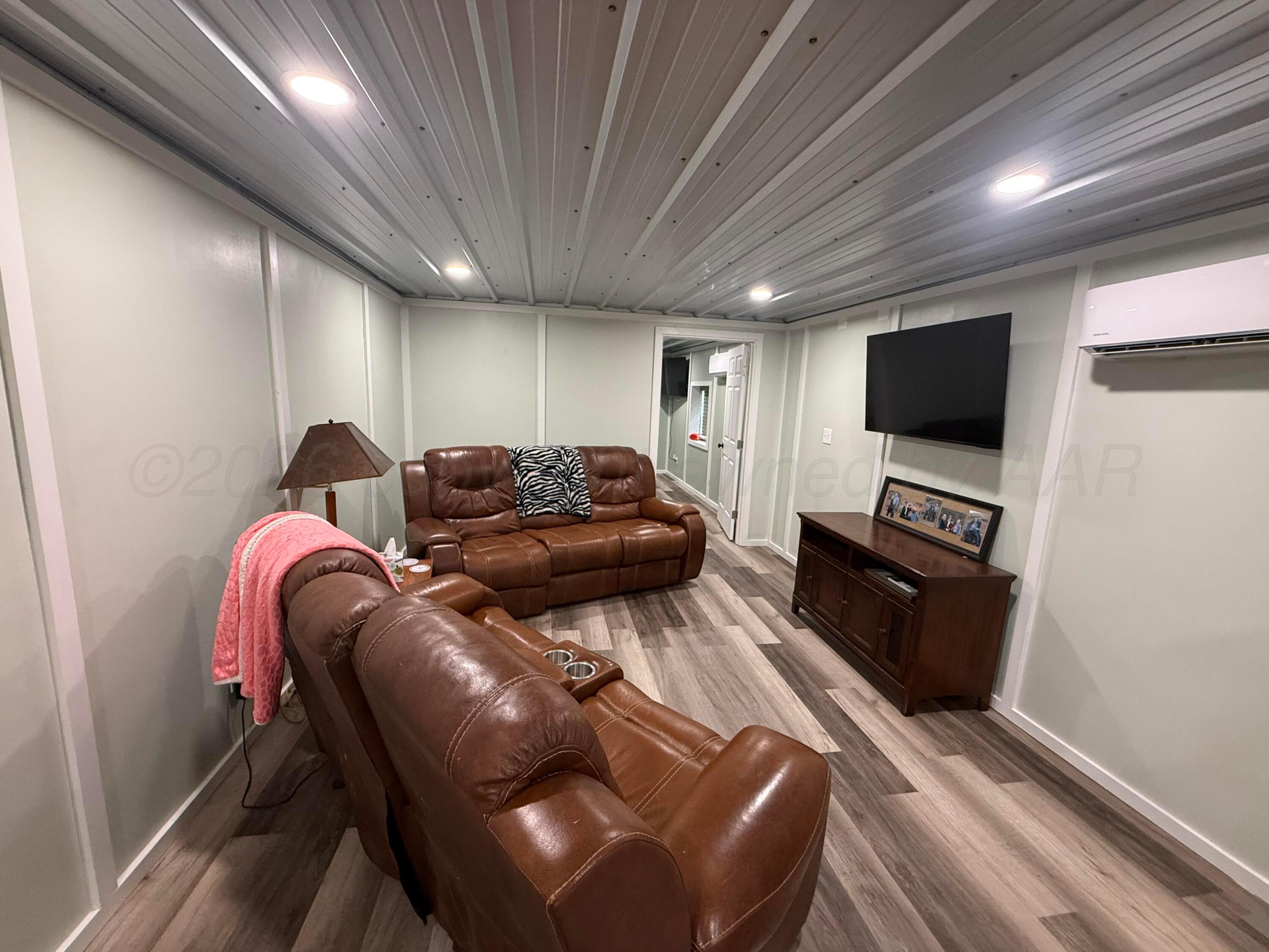 222 Bass Avenue Howardwick, TX 79226 - Photo 32 of 47 a living room with furniture and a flat screen tv