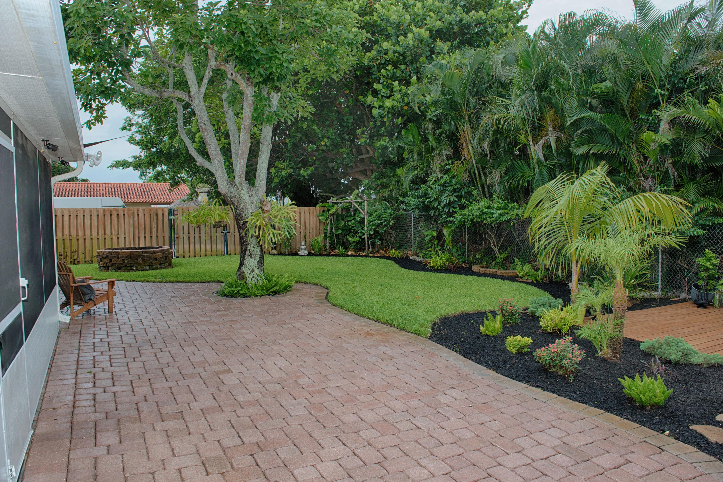 6727 Rigger Road Lake Worth, FL 33462 - Photo 10 of 14 BackYard2