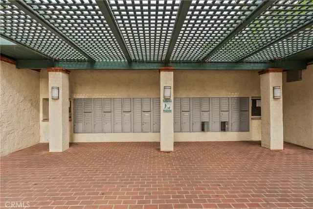 $2,700 | 5700 Etiwanda Avenue, Unit 148, Tarzana, CA 91356