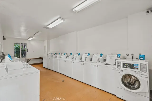 $2,700 | 5700 Etiwanda Avenue, Unit 148, Tarzana, CA 91356