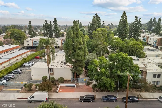 $2,700 | 5700 Etiwanda Avenue, Unit 148, Tarzana, CA 91356