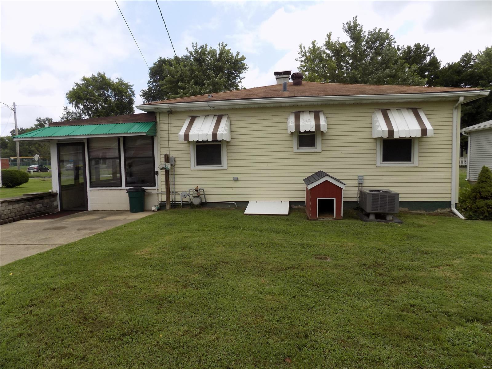 743 Troy Road Edwardsville, IL 62025 - Photo 4 of 31 Gallery Image 4