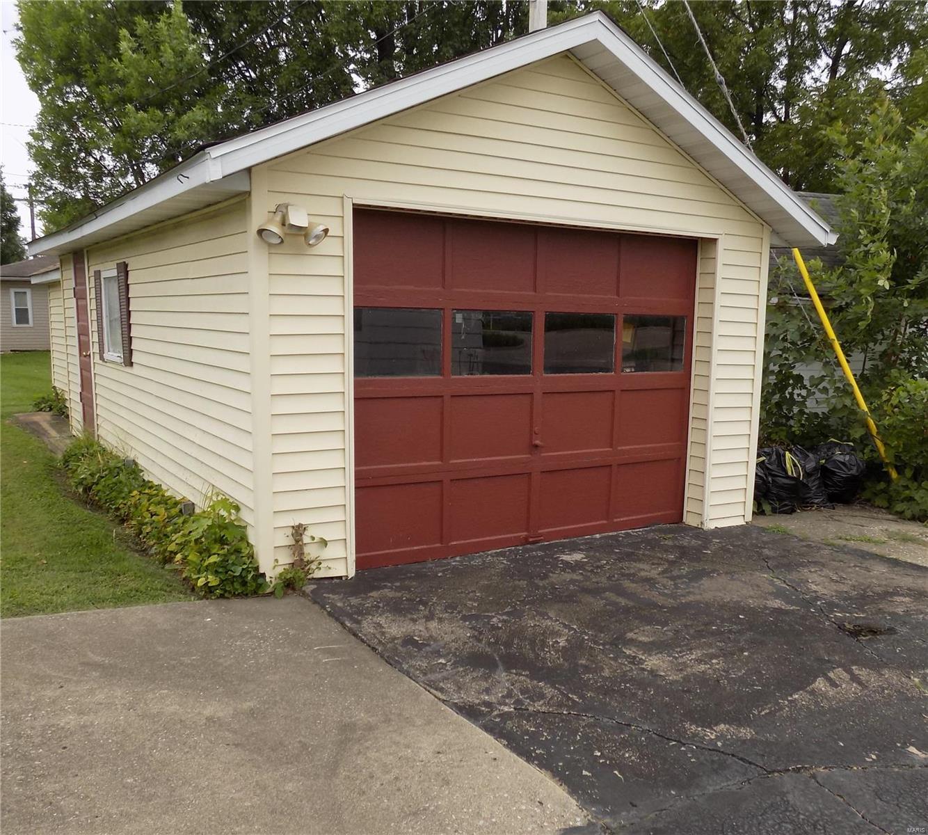 743 Troy Road Edwardsville, IL 62025 - Photo 6 of 31 Gallery Image 6