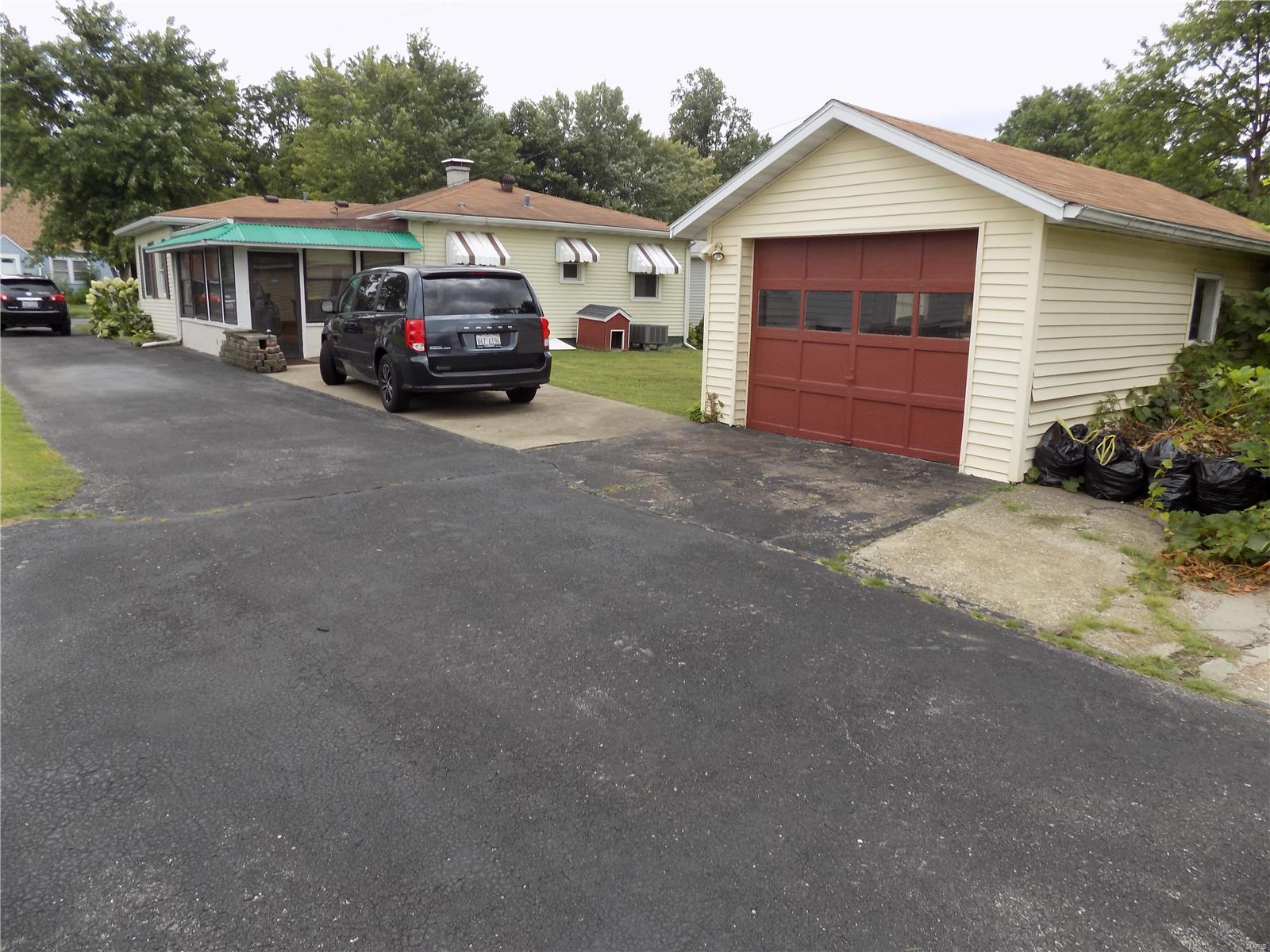 743 Troy Road Edwardsville, IL 62025 - Photo 7 of 31 Gallery Image 7
