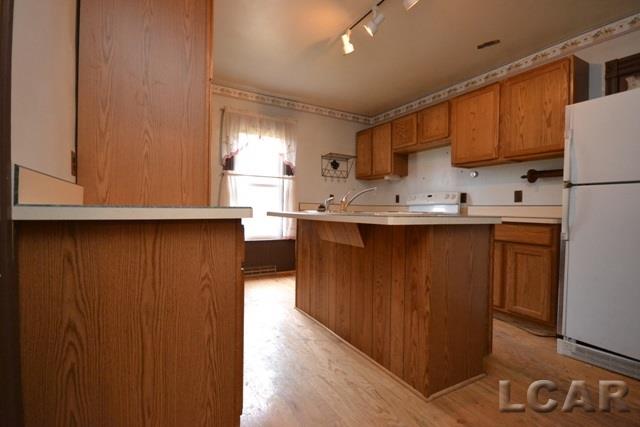1501 Sutton Road Adrian, MI 49221 - Photo 7 of 37 31312939-6.JPG