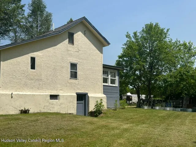 a front view of house with yard