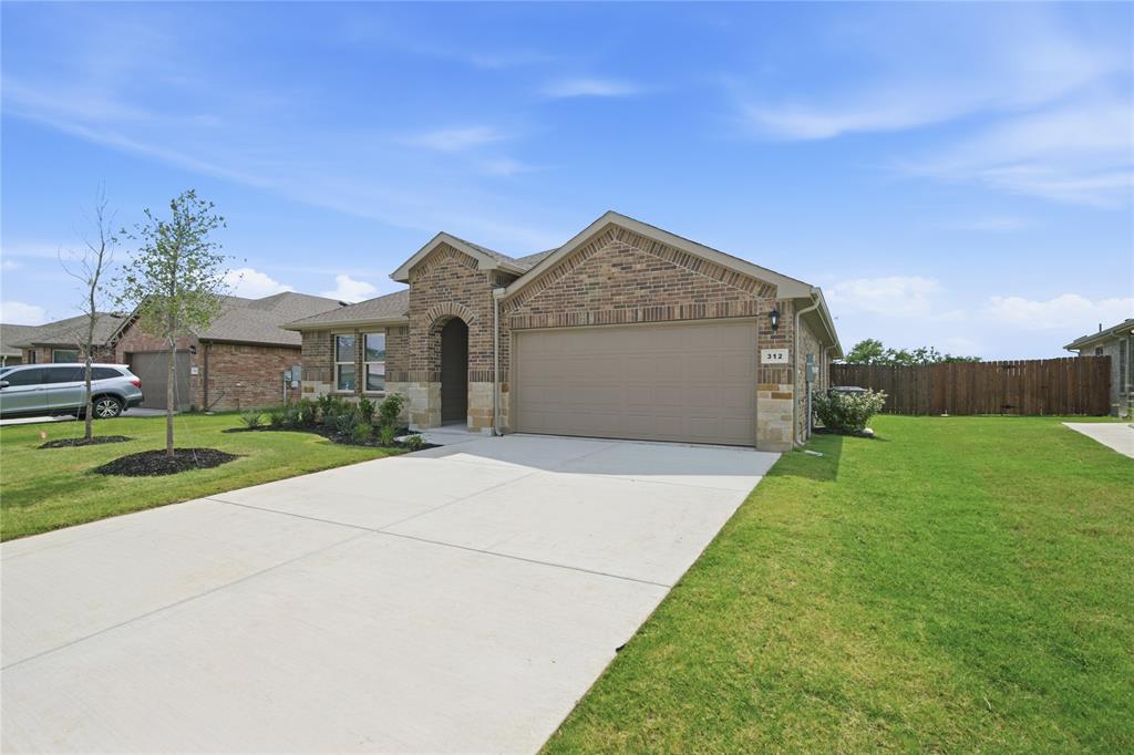 312 Blanco Drive Azle, TX 76020 - Photo 2 of 31