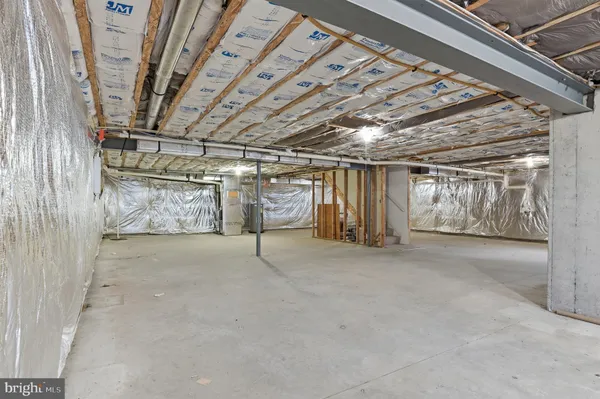 a view of a garage room